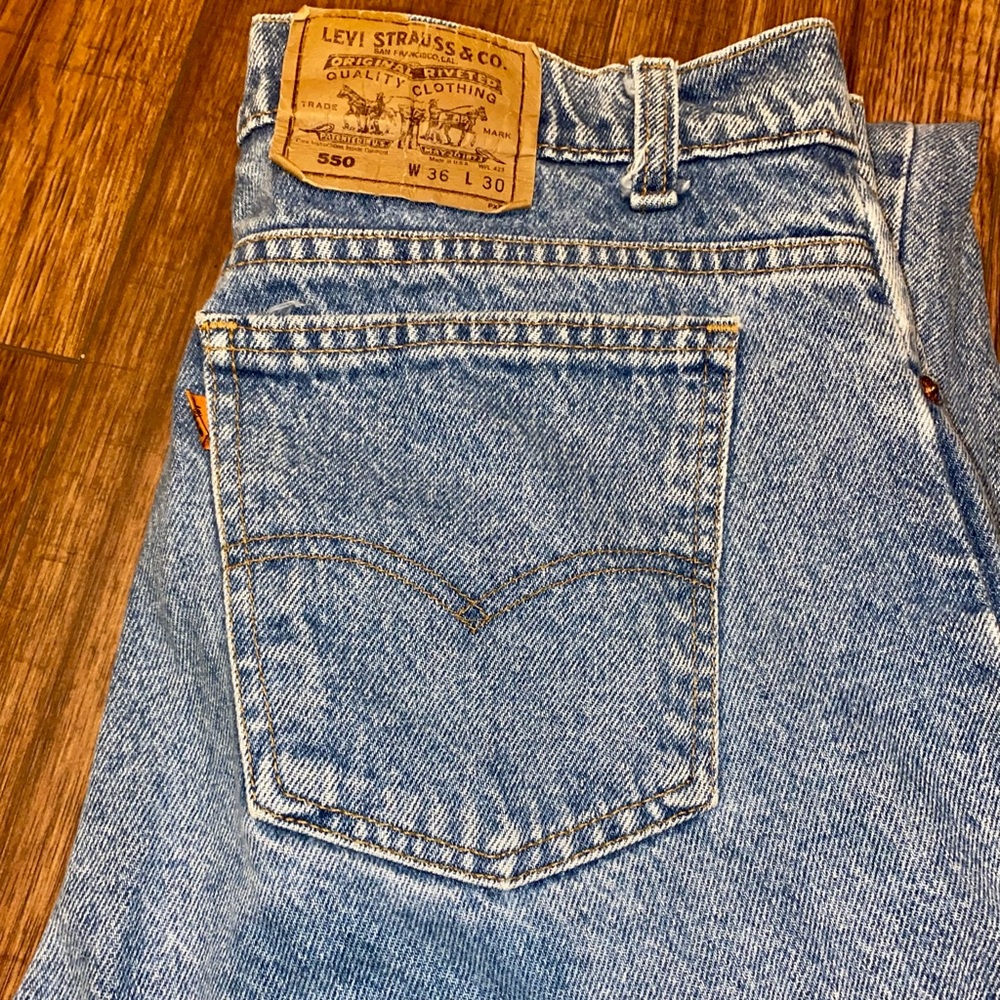 LEVI/ HIGH WAISTED JEANS